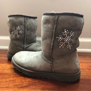 UGG Classic Short Boot in Grey
